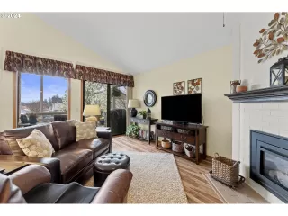 Photo #4: 24420159 Listing