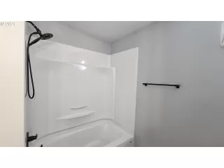 Photo #5: 24420782 Listing 