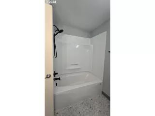 Photo #6: 24420782 Listing 