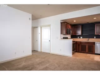 Photo #5: 24421049 Listing 