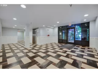 Photo #1: 24421285 Listing