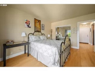 Photo #3: 24421285 Listing