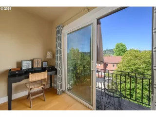 Photo #4: 24421285 Listing