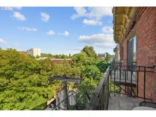 Photo #5: 24421285 Listing