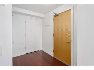 Photo #4: 24421467 Listing