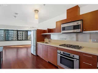 Photo #5: 24421467 Listing