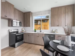 Photo #5: 24421911 Listing 