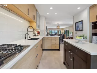 Photo #3: 24422189 Listing