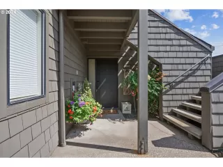 Photo #6: 24422189 Listing