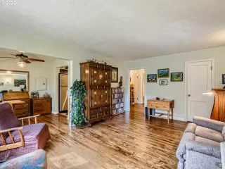 Photo #4: 24422441 Listing