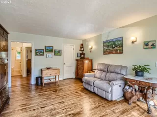 Photo #6: 24422441 Listing