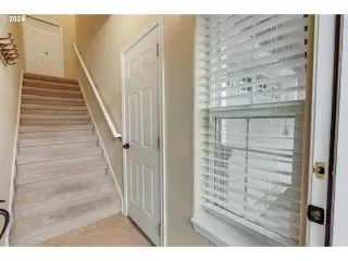 Photo #5: 24423884 Listing