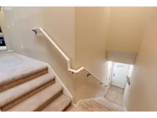 Photo #6: 24423884 Listing