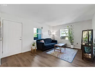 Photo #4: 24423919 Listing