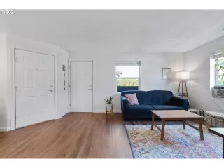 Photo #5: 24423919 Listing