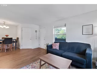 Photo #6: 24423919 Listing