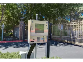 Photo #3: 24425979 Listing