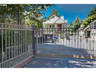 Photo #5: 24425979 Listing