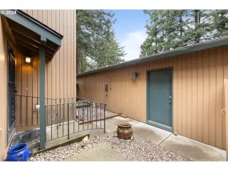 Photo #2: 24426708 Listing