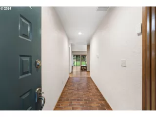 Photo #3: 24426708 Listing