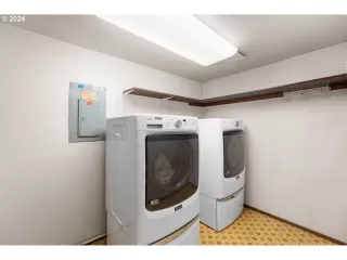 Photo #5: 24426708 Listing