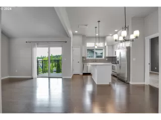 Photo #4: 24427329 Listing