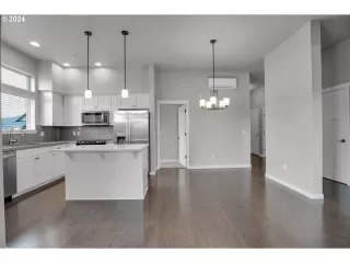 Photo #6: 24427329 Listing