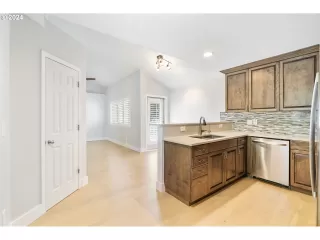 Photo #3: 24429000 Listing 