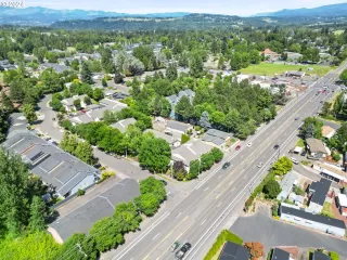 Photo #5: 24429158 Listing