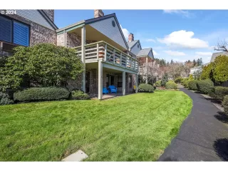 Photo #4: 24430610 Listing