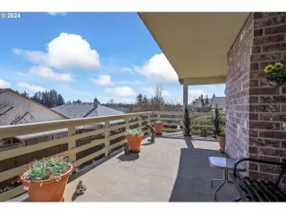 Photo #6: 24430610 Listing