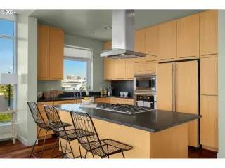 Photo #4: 24430648 Listing