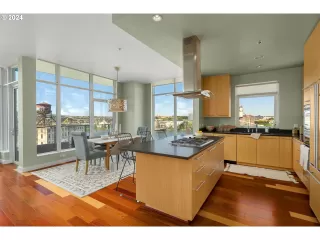 Photo #5: 24430648 Listing