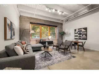 Photo #1: 24430969 Listing 