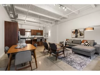 Photo #2: 24430969 Listing 