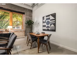 Photo #5: 24430969 Listing 