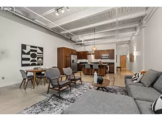 Photo #6: 24430969 Listing 