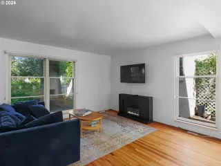 Photo #3: 24431910 Listing