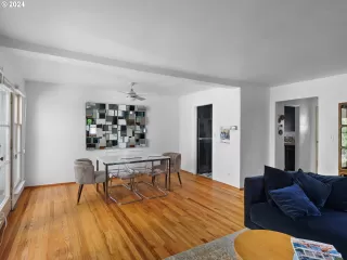 Photo #4: 24431910 Listing