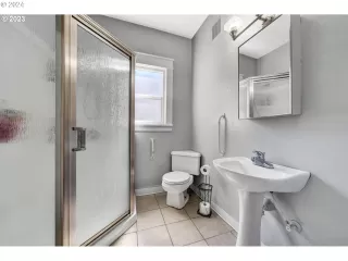 Photo #3: 24432285 Listing