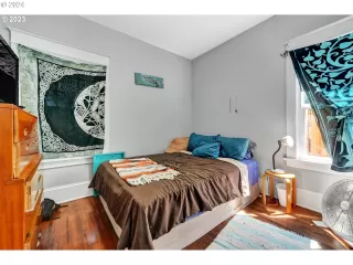 Photo #5: 24432285 Listing