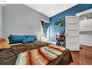 Photo #6: 24432285 Listing