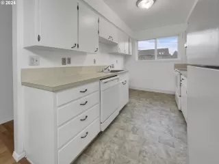 Photo #1: 24432316 Listing