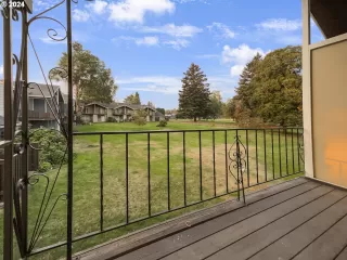 Photo #4: 24432316 Listing