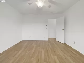 Photo #5: 24432316 Listing