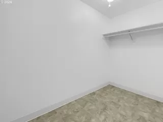 Photo #6: 24432316 Listing