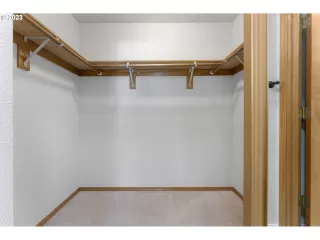 Photo #4: 24432887 Listing