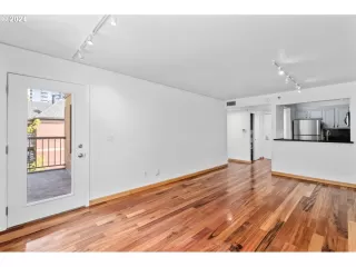 Photo #3: 24432910 Listing 