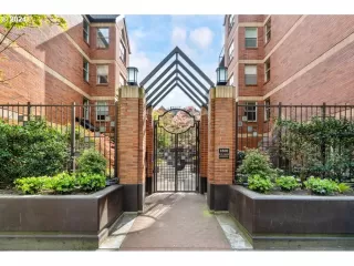 Photo #6: 24432910 Listing 