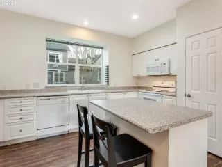 Photo #5: 24434228 Listing 